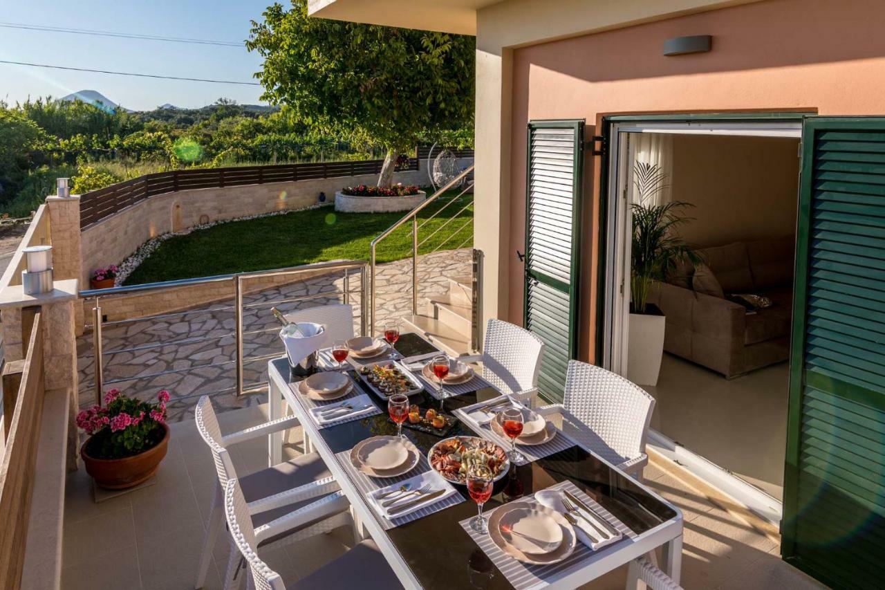 Villa Nissos Línia Zewnętrze zdjęcie